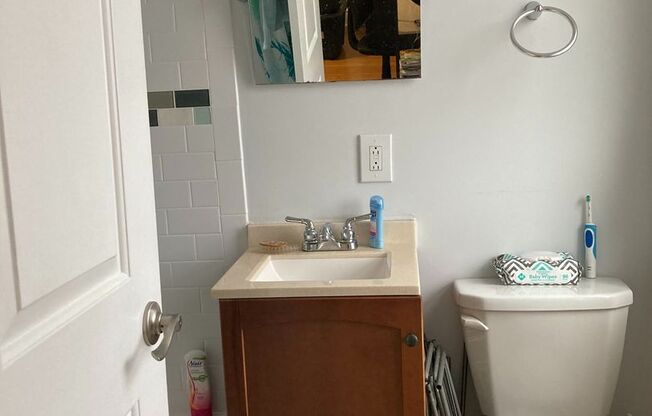 Studio, 1 bath, 290 sqft, $975, Unit 4K