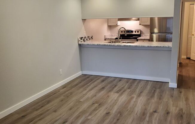 Cute 2 Bedroom 1 bath apartment in the heart of Silverdae