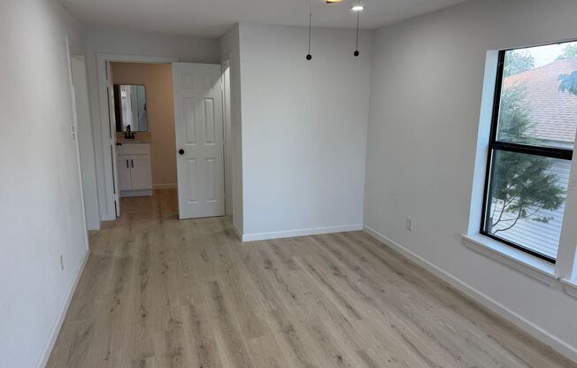 Studio, 1 bath, 365 sqft, $900, Unit Unit 6