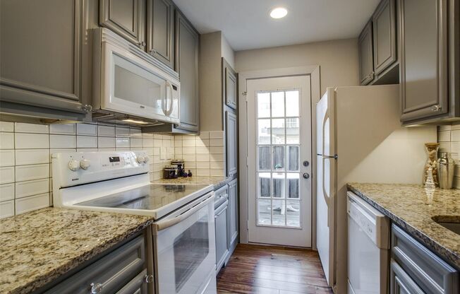 1 Bed, 1 Bath condo near Lower Greenville!