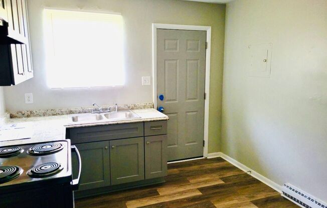 Newly Renovated 2 Bedroom 1 Bathroom Duplex located in the Indian River area of Chesapeake VA!