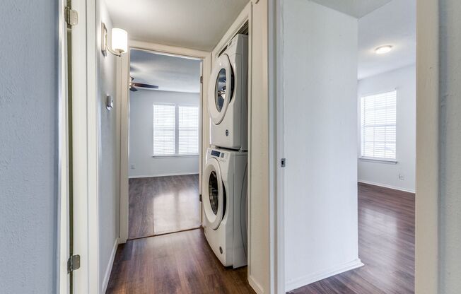 2 beds, 1 bath, $1,500, Unit #2033