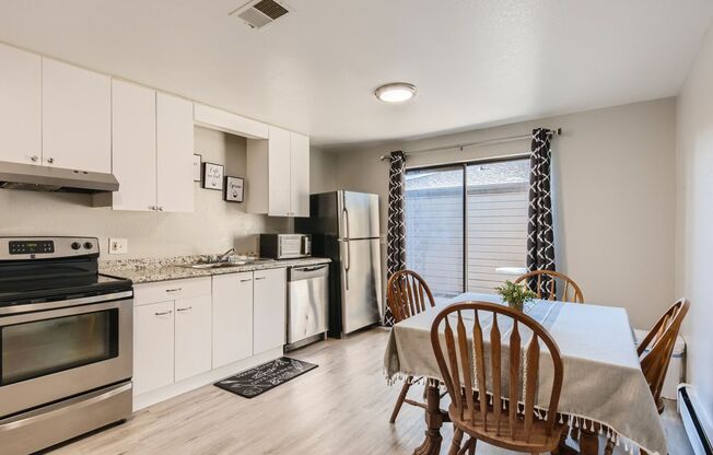 2 beds, 1 bath, $1,395, Unit 2600 #3