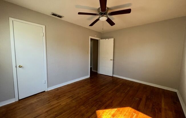 2 beds, 1 bath, $1,195