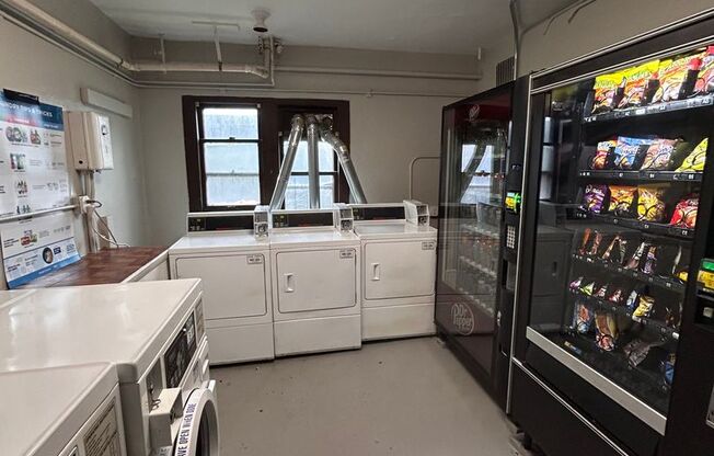 Studio, 1 bath, $800, Unit 10