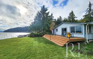 Charming Waterfront Retreat in Poulsbo, Washington