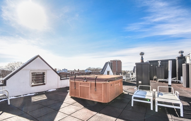 1 bed, 1 bath, 613 sqft, $2,550, Unit 604