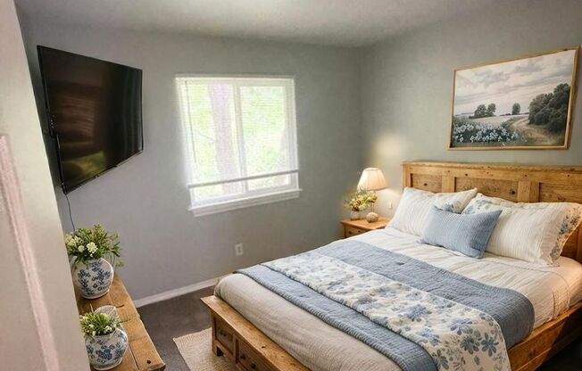 2 beds, 1 bath, 725 sqft, $1,295, Unit 425 E Fountain Pl. - Unit 202