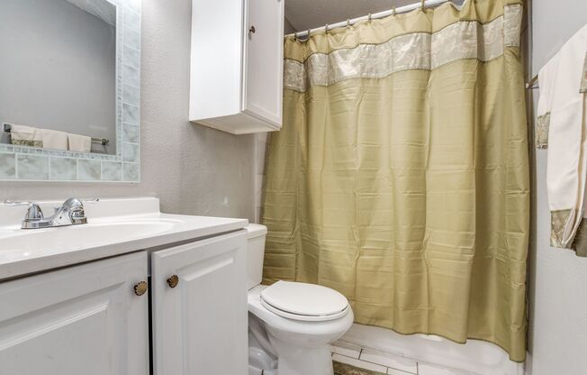 2 beds, 1 bath, 860 sqft, $1,250, Unit 122