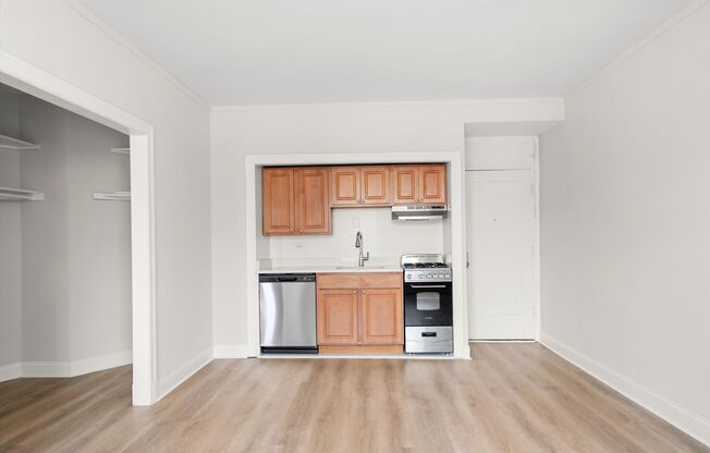 Studio, 1 bath, 380 sqft, $1,650, Unit 137