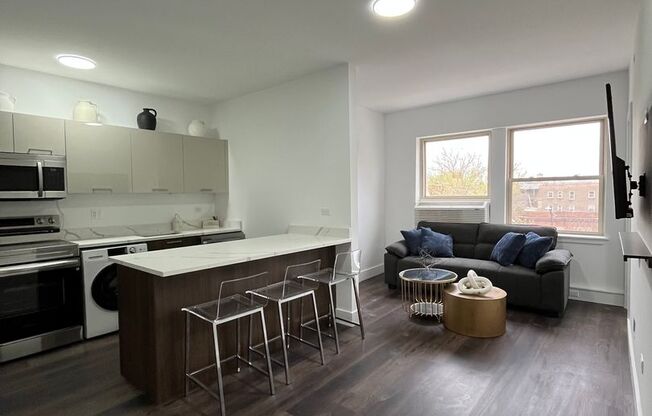 1 bed, 1 bath, $1,925, Unit 1555 - 305