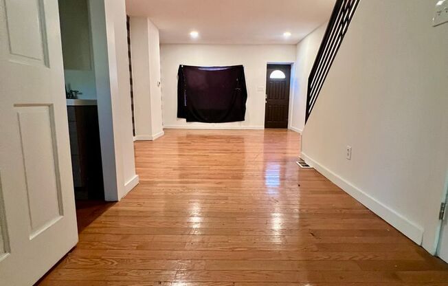 Stunning 3-Bedroom Townhome in Point Breeze! Available NOW!