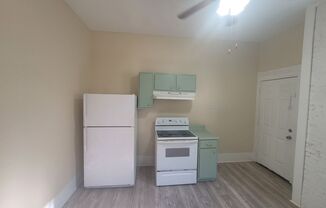 3 beds, 2 baths, 896 sqft, $1,800, Unit UP