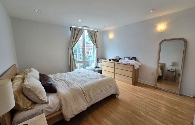 3 beds, 2.5 baths, 2,375 sqft, $4,995, Unit 1B