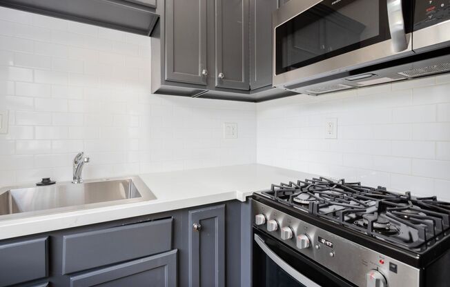 Studio, 1 bath, 375 sqft, $1,650, Unit 114