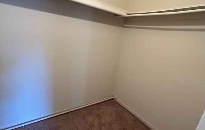 2 beds, 1.5 baths, 934 sqft, $1,650, Unit Q01