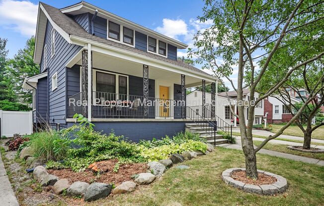 Meticulously Maintained with 3 Large Bedrooms - Walk to Downtown Royal Oak!