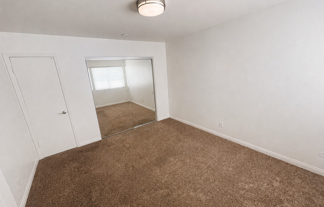 2 beds, 1 bath, $2,500, Unit 110