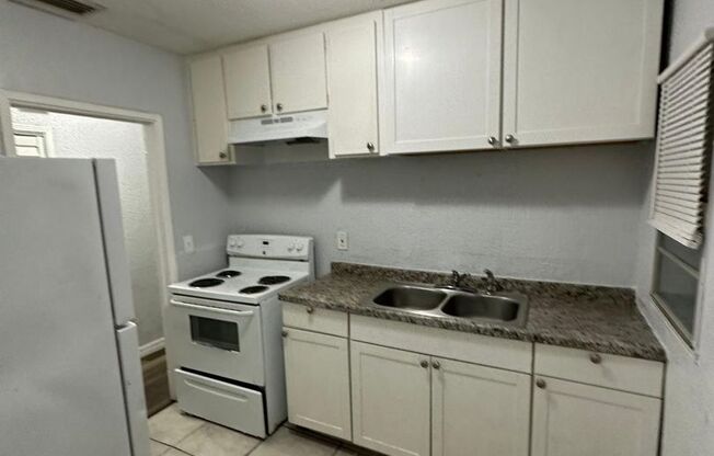 3 beds, 1 bath, $1,300