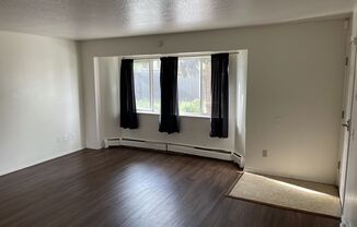 2 beds, 1 bath, $1,495, Unit Unit #4