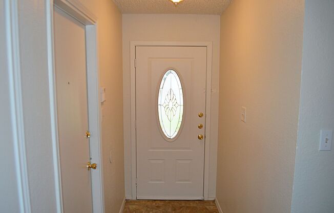 Charming 3/2 with Fireplace & Breakfast Bar - Minutes from I-20