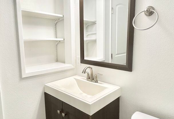 2 beds, 2 baths, 950 sqft, $1,675, Unit 302