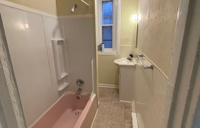 Studio, 1 bath, $800