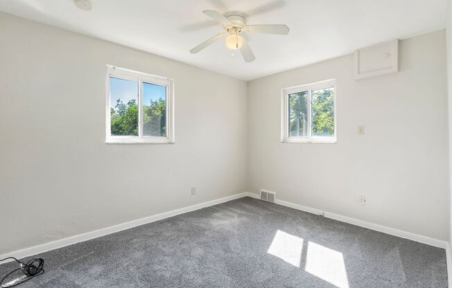 2 beds, 1 bath, $1,000, Unit 1752 Pioneer Avenue