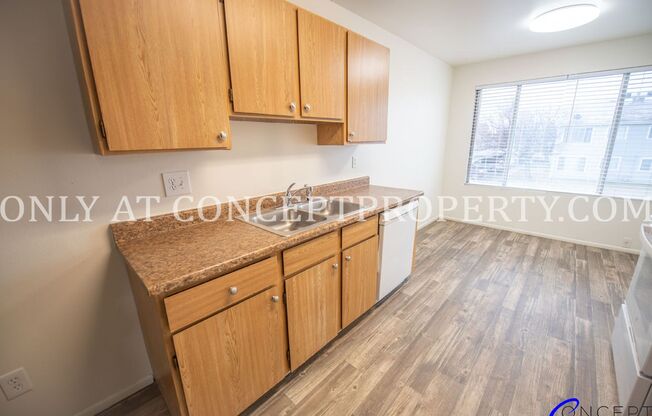 2 beds, 1 bath, 810 sqft, $1,249, Unit 43