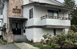527 FORSYTH LN