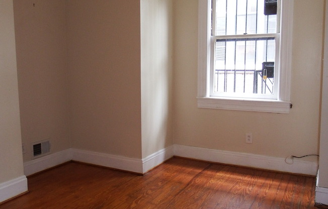 Beautiful Two Level Two Bedroom with Two Baths in Historic Mt Vernon Ready to Move In