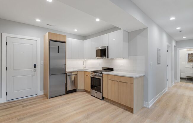 3 beds, 1 bath, 670 sqft, $2,200, Unit 1556-1K