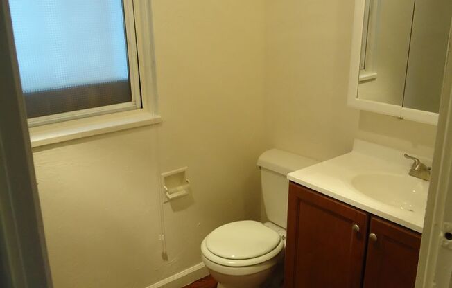 2 beds, 1 bath, $1,480, Unit 1STFL