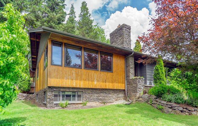 2 Level Mid-Century home for lease! Tour today!