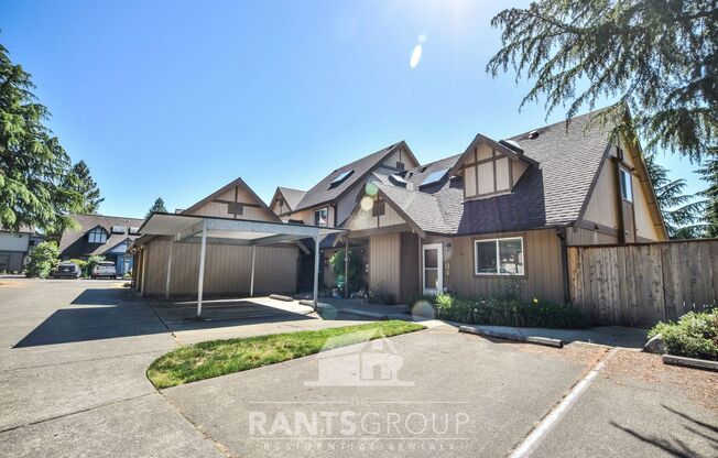 Lovely pet-free end unit in an established complex in desirable Tumwater location!