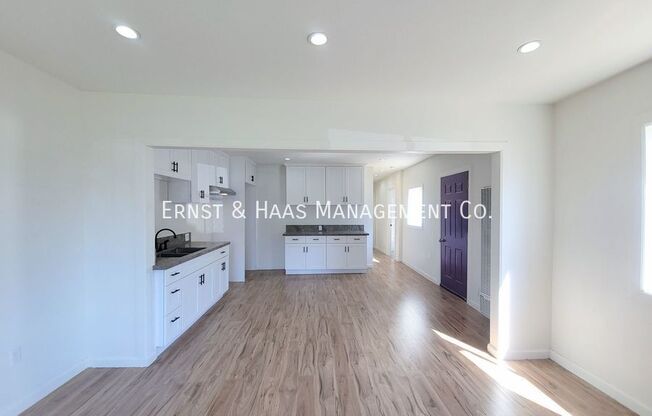 200 N ACACIA