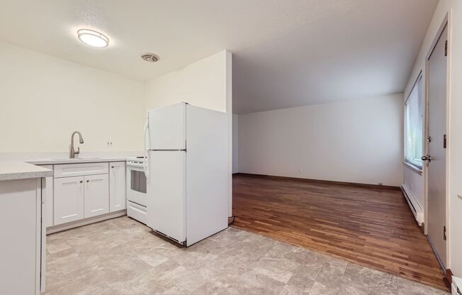 2 beds, 1 bath, 720 sqft, $2,095, Unit Unit 5