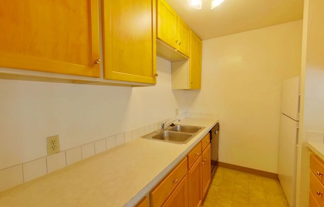 2 beds, 1 bath, $1,650, Unit 104