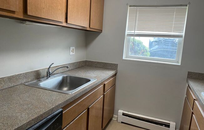 2 beds, 1.5 baths, 850 sqft, $1,795, Unit A03