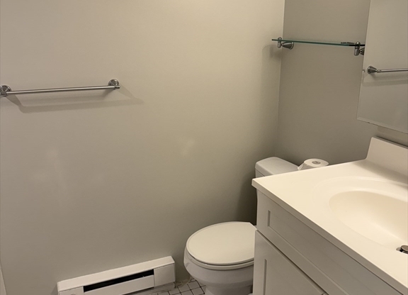 2 beds, 2 baths, 1,004 sqft, $3,350, Unit 401