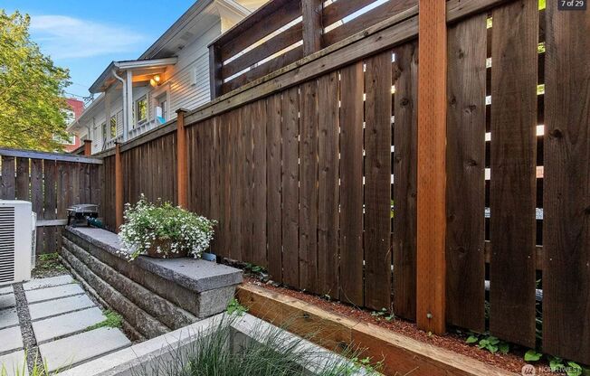 Modern Madrona 3BR TH * A/C!!* Big Open Spaces * Great Location