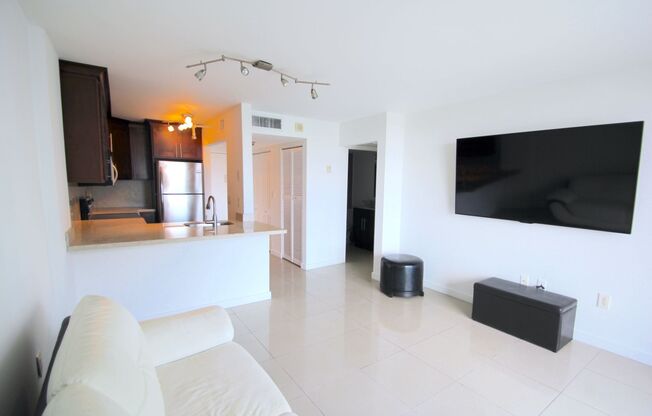 Spacious 1-Bedroom Condo at 1035 West Avenue with Access to Luxury Bayfront Amenities
