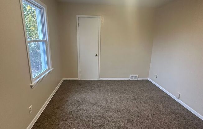 3 beds, 1 bath, $1,400