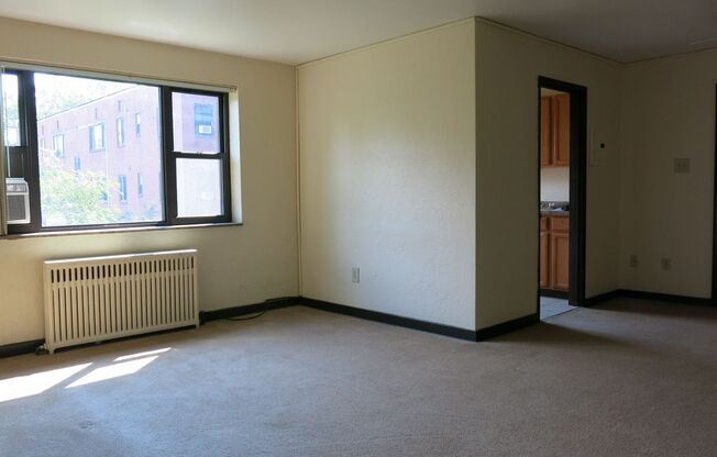 1 bed, 1 bath, 600 sqft, $1,139, Unit 5631 Rippey St. #A3