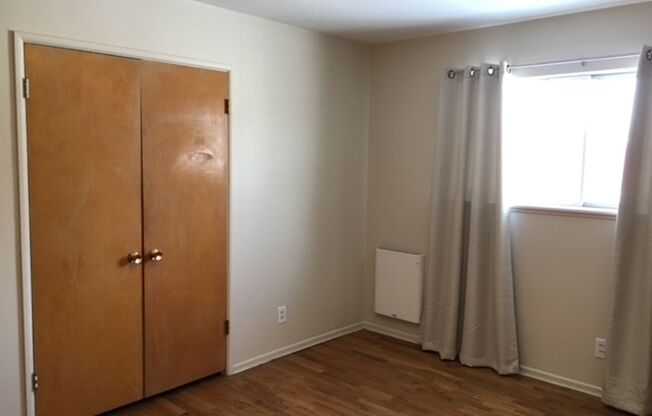 2 beds, 1 bath, $2,350