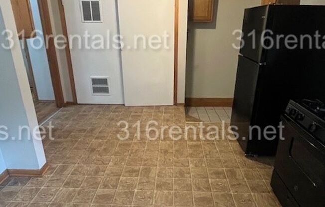 $1025 - 3 bedroom / 1.5 bathroom - Single Family Home