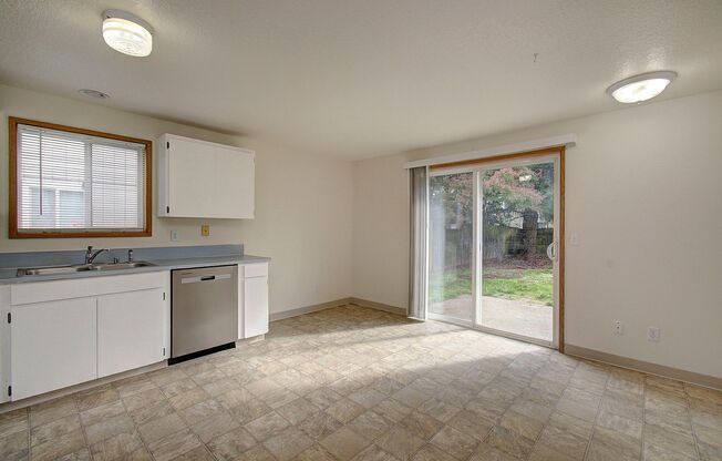 3bd 2ba Single Level Home in Mountain View Neighborhood