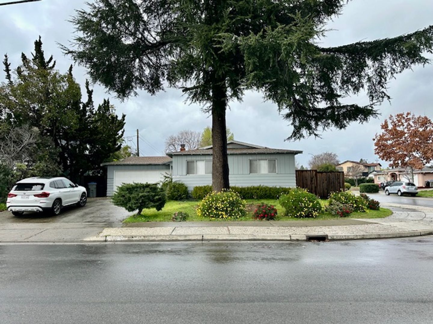 Move in ready home! Perfectly located on the border of Cambell, San Jose, and Santa Clara-Huge Backyard