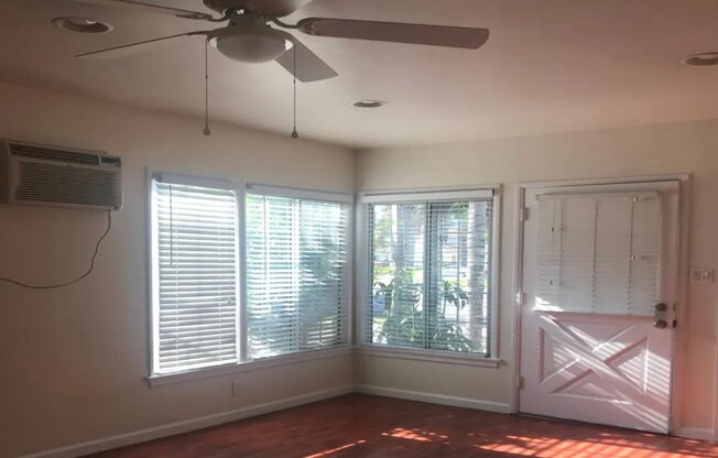 664 W GLENOAKS BLVD