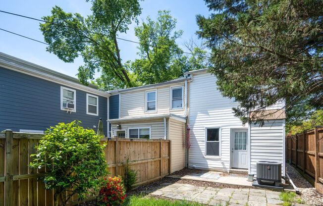 Available Now! 2 Bed 1.5 Bath Between Navy Yard and Hill East! 5 Minute Walk from the Potomac Ave Metro Station.